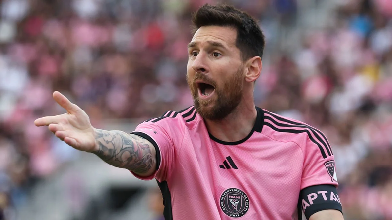 El fútbol del argentino se salió de la raya.