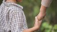 Un hogar, amor y acompañamiento: la búsqueda de una familia para un niño en adopción.