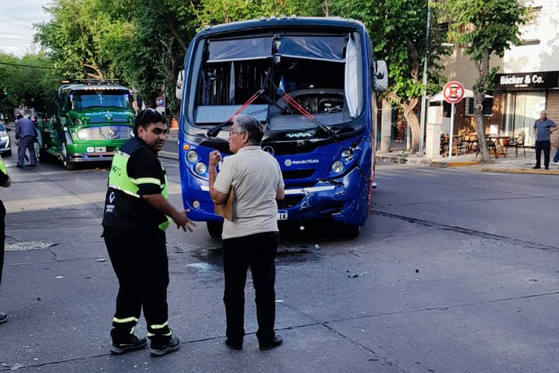 El accidente ocurrió en la intersección de Urquiza y San Martín Sur
