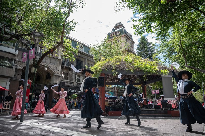La Peatonal Sarmiento es uno de los grandes atractivos de Mendoza.
