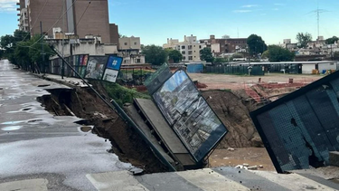 El agua produjo un corrimiento de tierra en pleno centro de Córdoba