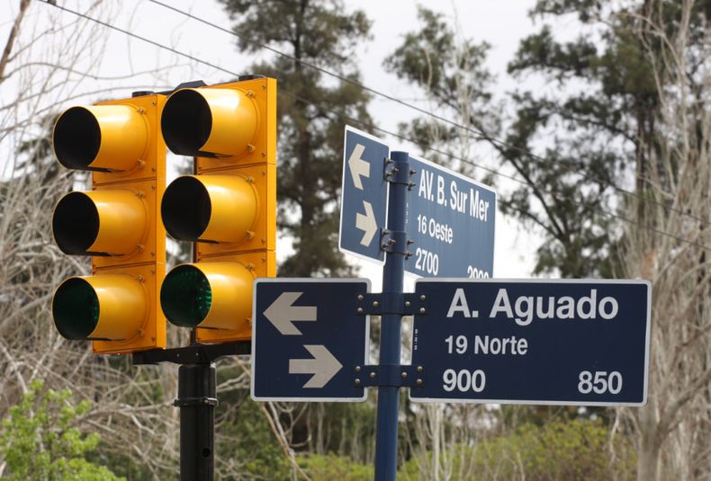 Victor Fayad inauguración semáforo anuncio repavimentación