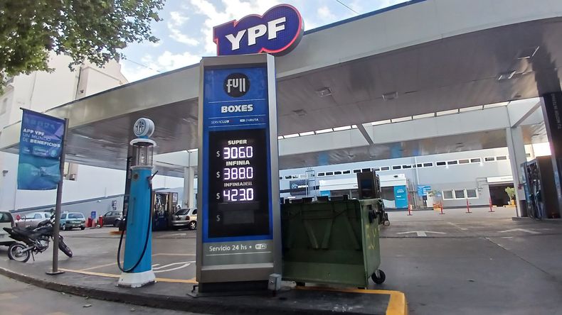 Las estaciones de servicio de aumentaron los precios del combustible.