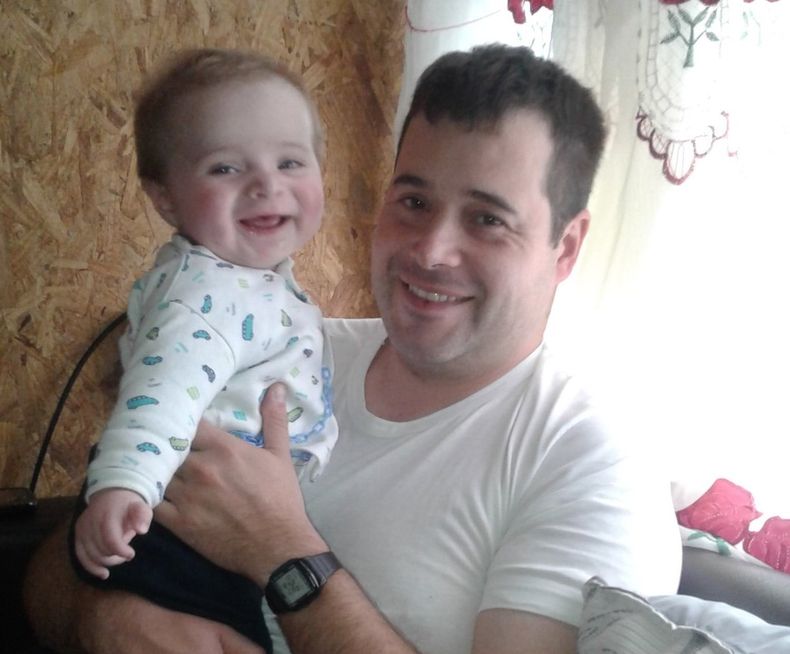 Fernándo Santilli, víctima de la tragedia del ARA San Juan, junto a su hijo,
