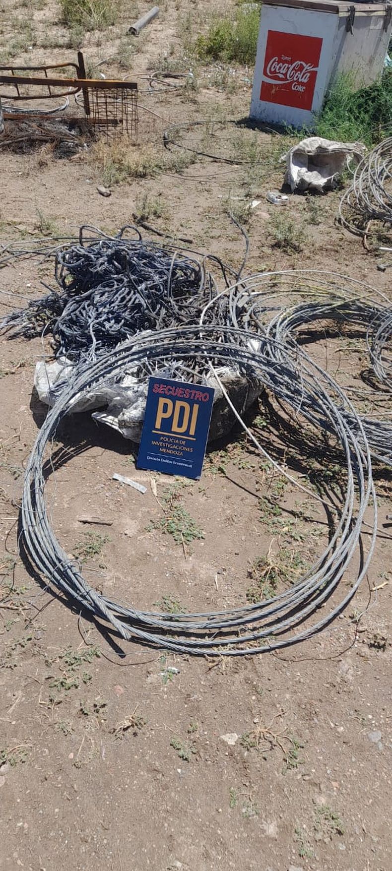 Secuestraron cables de aluminio, luminarias públicas y otros materiales de origen ilícito.