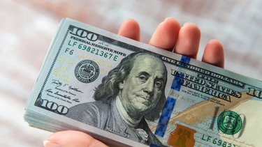 Prorrogan un beneficio para traer dólar y bienes del exterior