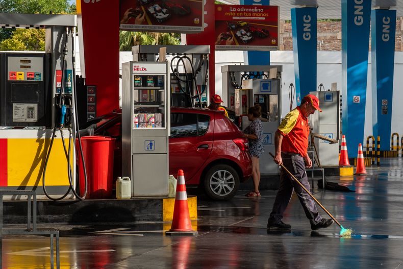 Todos los viernes el banco ofrece un 30% de reintegro en combustible, con un tope de $15.000.