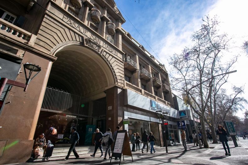 Ulpiano Suarez presentó el programa de Reactivación de galerías, paseos y complejos comerciales en la Ciudad de Mendoza.