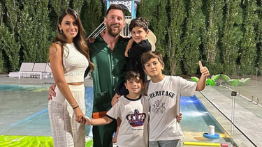 Junto a la familia.