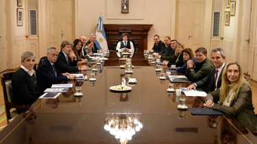 Javier Milei reunió al gabinete para respaldar a Adorni y fijar nuevos recortes en el Estado para fin de mayo Javier Milei reunió al gabinete para respaldar a Adorni y fijar nuevos recortes en el Estado para fin de mayo