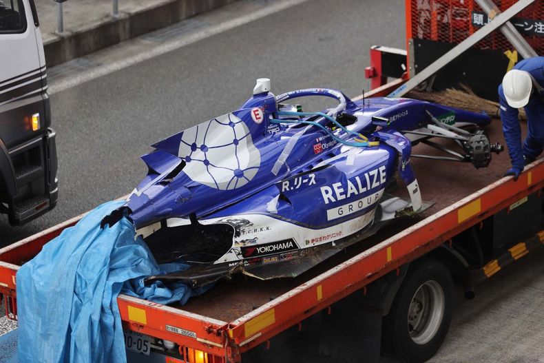 Así quedó el auto del argentino Sacha Fenestraz tras el accidente.