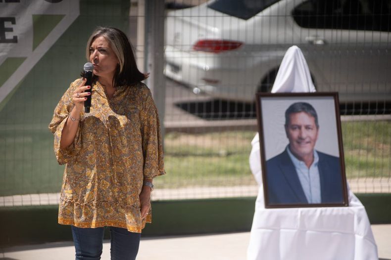 La esposa de Alejandro Bermejo, Cecilia Fernández, estuvo presente en el comienzo de clases. La esposa de Alejandro Bermejo, Cecilia Fernández, estuvo presente en el comienzo de clases.