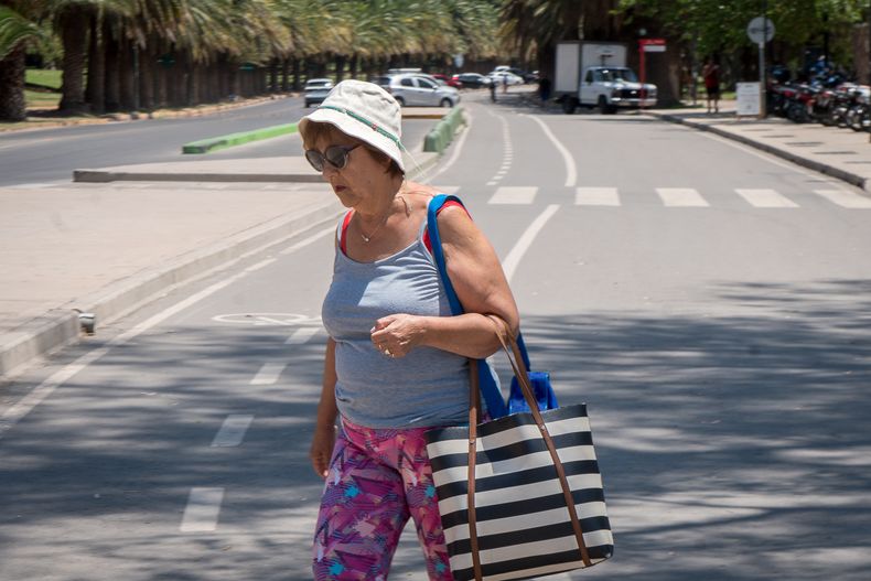 Sigue el calor extremo en Mendoza