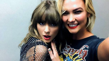 La ex amiga de Taylor Swift estuvo en The Eras Tour y causó indignación entre las swifties&nbsp;