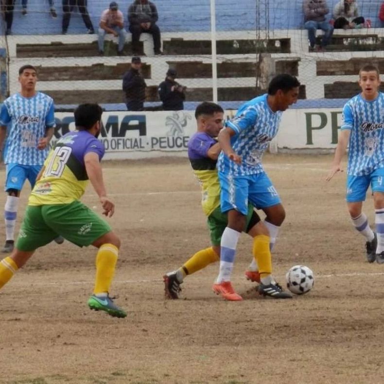 Fútbol. Deportivo Argentino goleó a Atuel Norte y quedó a un paso del ascenso.&nbsp;