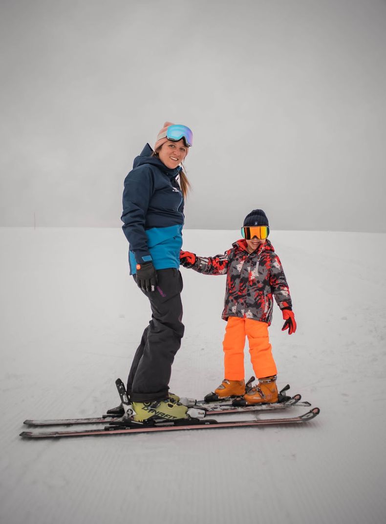 Mariela Tieppo junto al pequeño Mirko