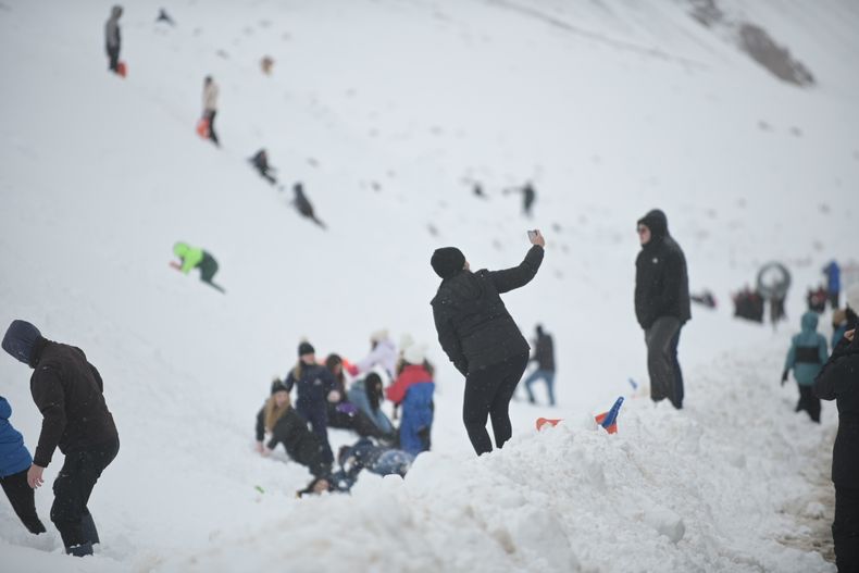 Primavera con nieve en alta montaña: hasta cuándo se podrá esquiar en Mendoza y Chile.