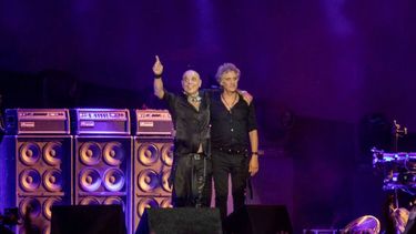 De la mano de Zeta y Charly Alberti, Soda Stereo da las gracias totales en un concierto futurista