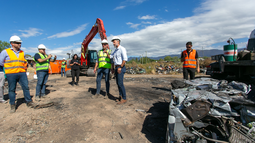 Playa San Agustín: comenzó la compactación de vehículos secuestrados