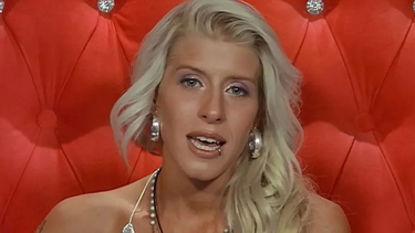 El llamativo look de Camila para limpiar el baño de la casa de Gran Hermano.&nbsp;