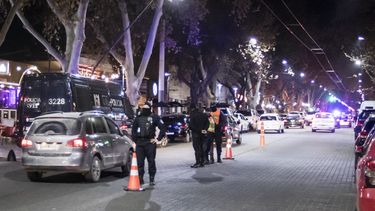 Sitio Andino | Día del amigo 2021, calle Aristides, juntada, salida, reunión, amigos, coronavirus, covid, operativo policial, policia, control
