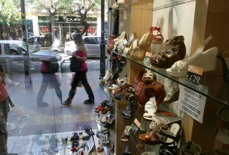 Las zapaterías fue uno de los rubros que más operaciones registró este fin de semana largo.
