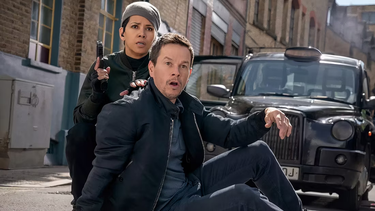 Es furor en Netflix: de qué trata la nueva película de acción de Halle Berry y Mark Wahlberg