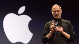 Efemérides: un día como hoy, Steve Jobs anunció el lanzamiento del iPhone. Efemérides: un día como hoy, Steve Jobs anunció el lanzamiento del iPhone.