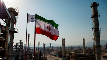 El conflicto entre Estados Unidos, Israel e Irán impulsa el precio del petróleo por encima de los 100 U$D y genera temor por el suministro energético mundial. El conflicto entre Estados Unidos, Israel e Irán impulsa el precio del petróleo por encima de los 100 U$D y genera temor por el suministro energético mundial.