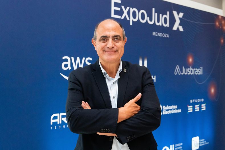 Adaro destacó que la provincia fue pionera en iniciar procesos de digitalización, lo que trajo ventajas, pero también desafíos. Adaro destacó que la provincia fue pionera en iniciar procesos de digitalización, lo que trajo ventajas, pero también desafíos.