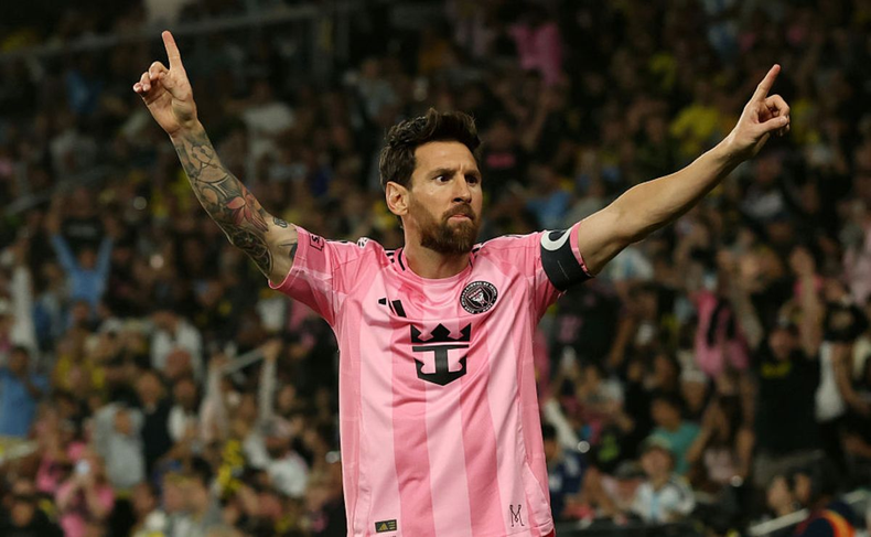 Lionel Messi volvió a demostrar toda su calidad con la pelota parada y llegó a los 76 goles de tiro libre. &nbsp;