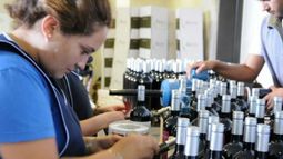 El empleo privado bajó 2,6% en octubre y acumula 21 meses de caída