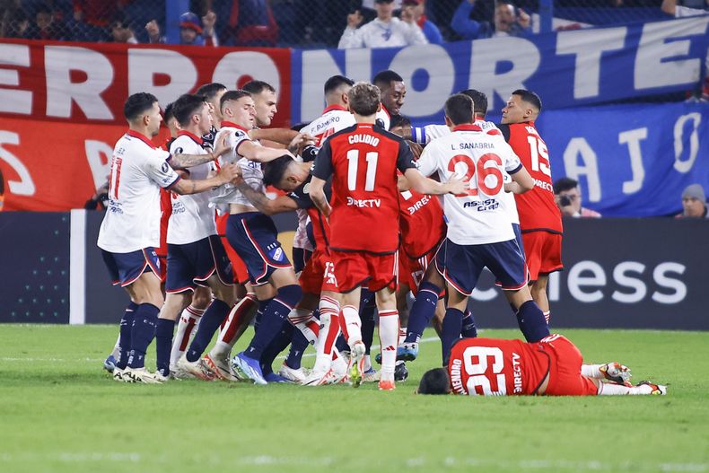 El Club Atlético River Plate se trajo un punto del terreno charrúa.