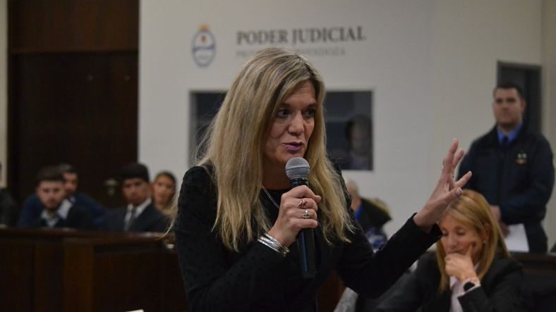 Dan a conocer el video de la agresión a Claudia Ríos.