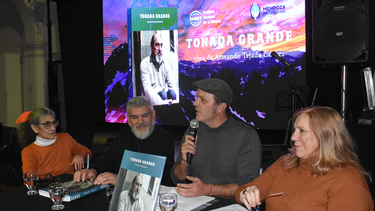 Mendoza homenajeó a Armando Tejada Gómez. Mendoza homenajeó a Armando Tejada Gómez.