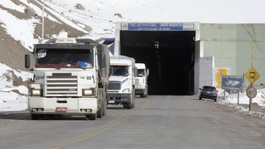 se agudiza el conflicto aduanero y habra paro total en el paso internacional los libertadores