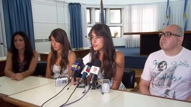 Sitio Andino | Celia Parasécoli (diseñadora), Gisela Montoya (Fundación San Rafael de Corazón), Celina Tapia (Reina departamental de la Vendimia) y José Dávila (diseñador)
