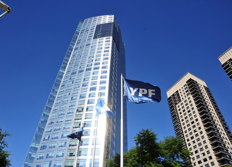 Juicio por YPF: el fondo Buford pide el 51% de las acciones del Estado argentino.