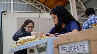 Chile elige nuevo presidente en una elección marcada por el regreso del voto obligatorio Chile elige nuevo presidente en una elección marcada por el regreso del voto obligatorio