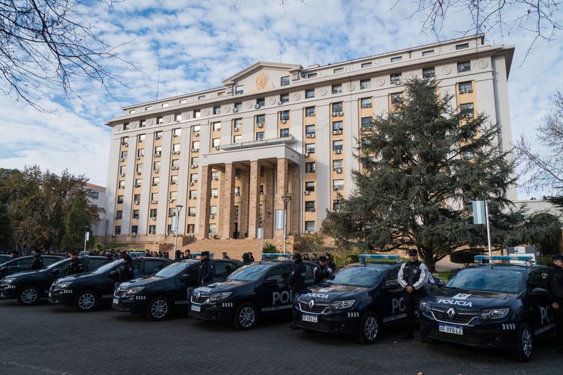 El Ministerio de Seguridad y Justicia de la provincia de Mendoza buscará adquirir cien vehículos para las fuerzas policiales.