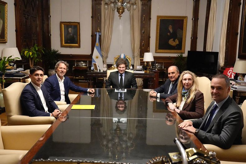 El presidente se reunió con los miembros de su gabinete tras la derrota electoral