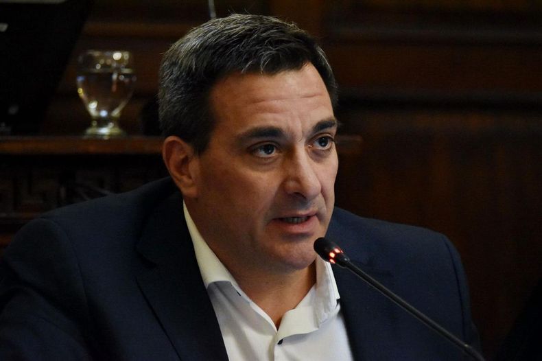 Gustavo Perret también presentó un proyecto para reducir la edad para acceder a la licencia de conducir.