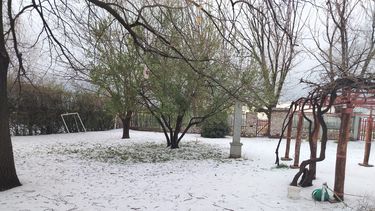 Así fue la inesperada tormenta de granizo que cayó en La Consulta en pleno festejo por la Primavera