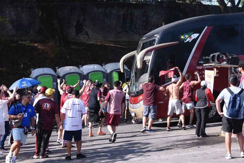 Impactante: un hincha de Lanús murió previo al partido ante Cruzeiro