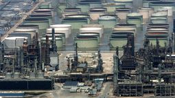 La demanda de petróleo en EEUU sube en julio al mayor ritmo en cuatro años