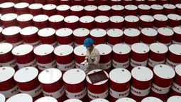 Cae el precio del petróleo y se distancia hasta u$d 7 del barril criollo