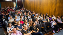 Los mayores van al cine.
