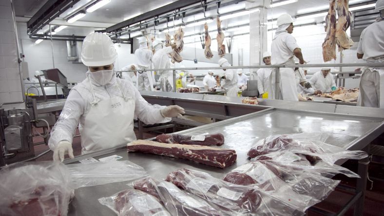 La carne argentina exporta menos pero factura más: suba del 38% interanual en octubre