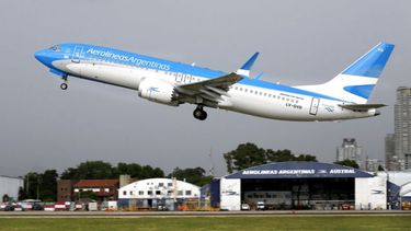 Aerolíneas Argentinas redujo un 34% sus pérdidas respecto al año 2019, según un informe de la compañía