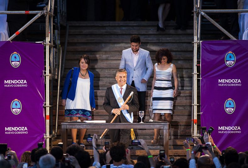 cambio mandato, traspaso, casa de gobierno, alfredo cornejo, gobernador, gobi